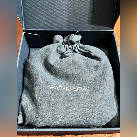 ✨ Waterford Crystal 2024 Annual Origami Cross Ornament, NEW IN BOX ✨ - Picture 4 of 16